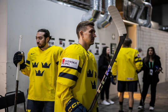 Mika Zibanejad and Mikael Backlund of Sweden