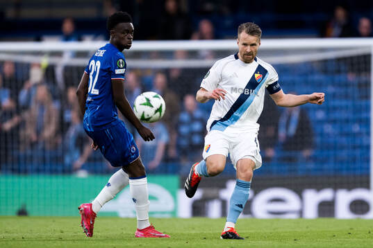 Tyrique George of Chelsea and Jacob Une of Djurgården