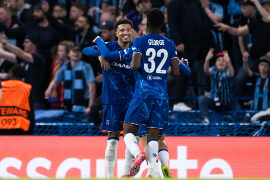 Jadon Sancho and Tyrique George of Chelsea celebrate