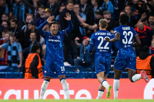Kiernan Dewsbury-Hall of Chelsea celebrates with Jadon