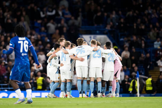 Players of Djurgården gather