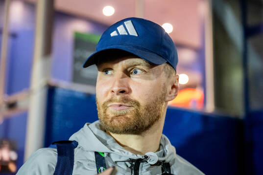 Jacob Une of Djurgården is being interviewed