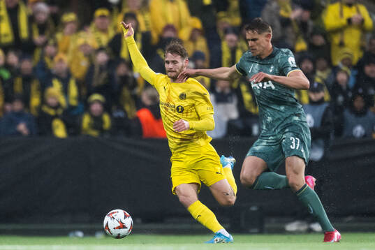 Ole Didrik Blomberg of Bodø/Glimt and Micky van de Ven of