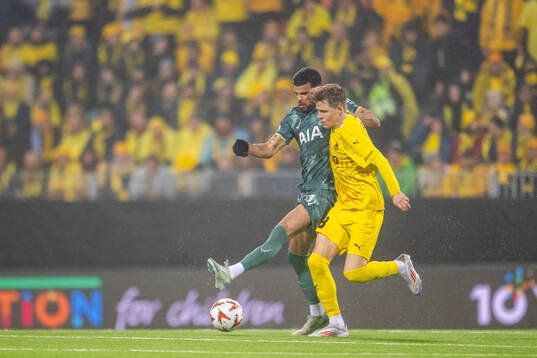 Dominic Solanke of Tottenham Hotspur and Jens Petter Hauge