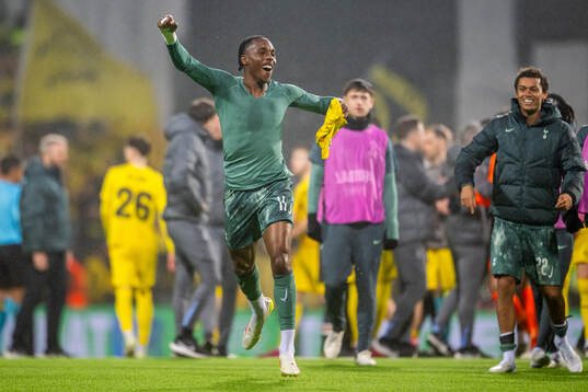 Mathys Tel of Tottenham Hotspur celebrates