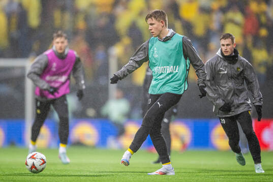 Jens Petter Hauge of Bodø/Glimt warms up
