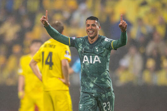 Pedro Porro of Tottenham Hotspur celebrates