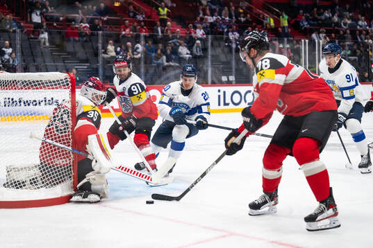 Goaltender Atte Tolvanen, Dominique Heinrich and Thimo