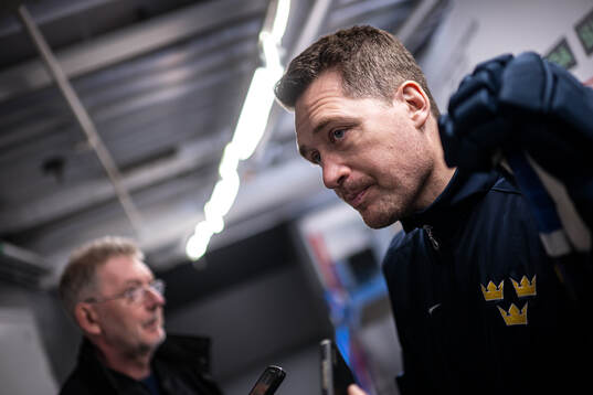 Head coach Sam Hallam of Sweden