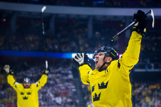 Bläddra bland fler bilder av 2025 IIHF Ice Hockey World Championship, day 1, Sweden - Slovakia