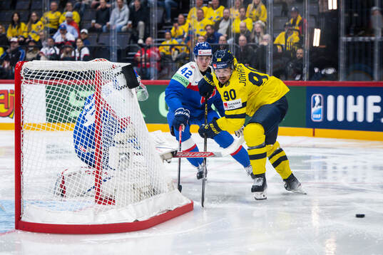 Samuel Honzek of Slovakia and Marcus Johansson of Sweden