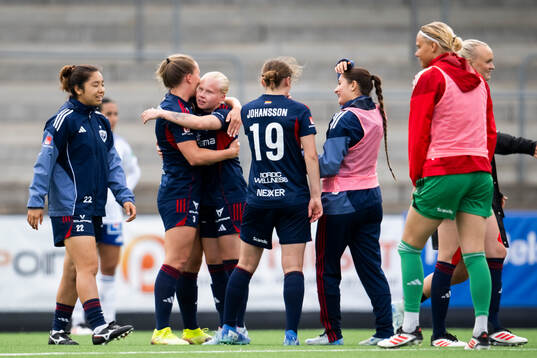Rosengårds Gudrun Arnardottir och Anni Hartikainen jublar