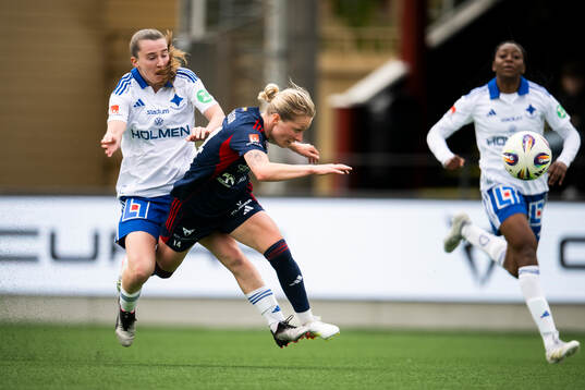 Rosengårds Emilia Larsson och IFK Norrköpings Carrie Jones