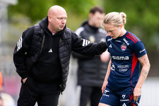 Rosengårds huvudtränare Joel Kjetselberg och Emilia
