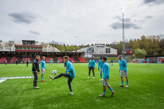 Spelare ur Halmstad värmer upp