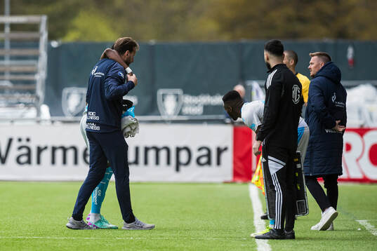 Halmstads Yannick Agnero har ont