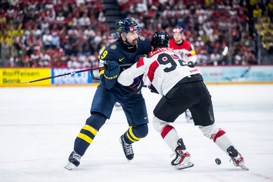 Filip Forsberg of Sweden and Clemens Unterweger of Austria