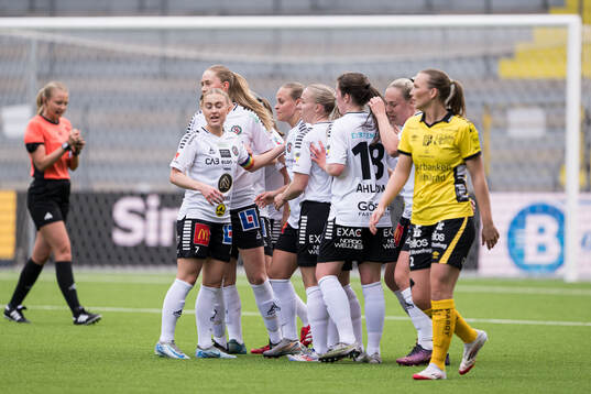 Örebro SKs Molly Wiklander jublar