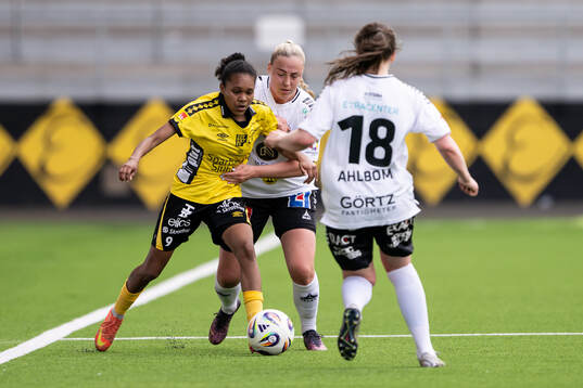 Elfsborgs Vanessa Lopez och Örebro SKs Ebba Cabander