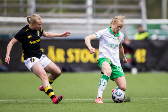 AIKs Nova Selin och Hammarbys Julie Blakstad