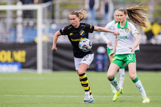 AIKs Adelisa Grabus och Hammarbys Bella Andersson