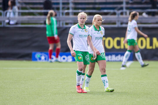 Halmstads Julie Blakstad och Smilla Holmberg deppar