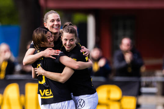 AIKs Haruna Tabata, Jennie Nordin och Patrícia Fischerova