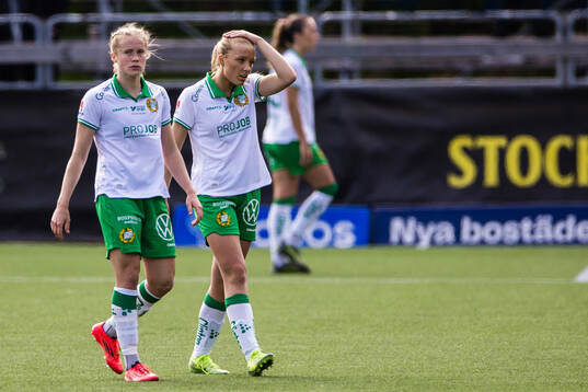 Hammarbys Julie Blakstad och Smilla Holmberg deppar