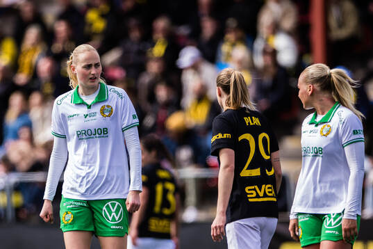 Hammarbys Emelie Bragstad och Cathinka Tandberg deppar