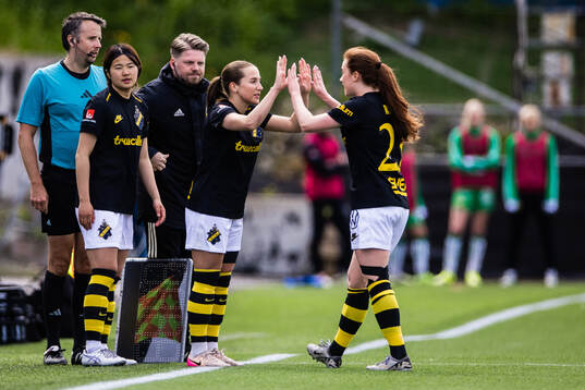 AIKs Haruna Tabata och Felicia Saving byts in