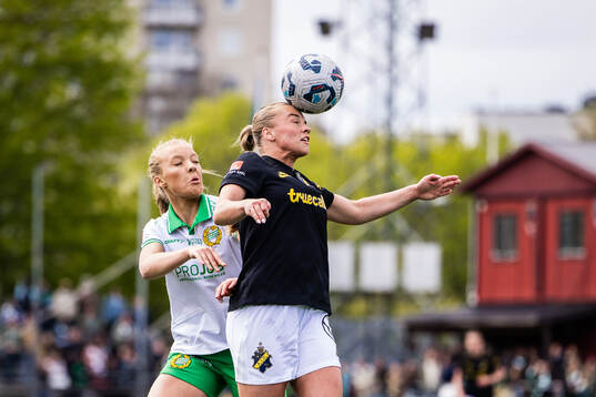 Hammarbys Smilla Holmberg och AIKs Villemo Dahlqvist