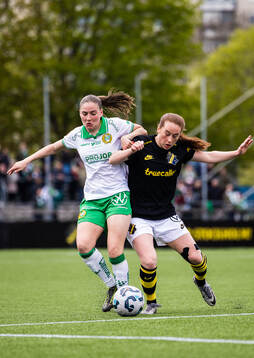 Hammarbys Smilla Vallotto och AIKs Ella Reidy
