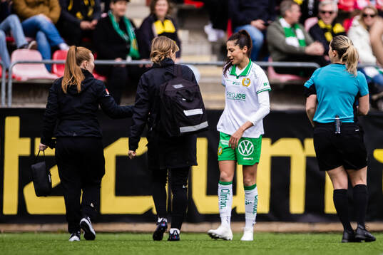 Hammarbys Nadia Nadim har ont
