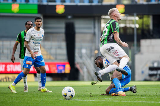 Värnamos Johnbosco Samuel Kalu och GAIS Jonas Lindberg