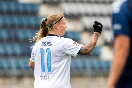 Djurgårdens Therese Åsland jublar