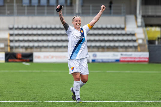 Djurgårdens Therese Åsland jublar