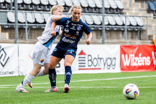 Djurgårdens Olivia Ulenius och Linköpings Maria