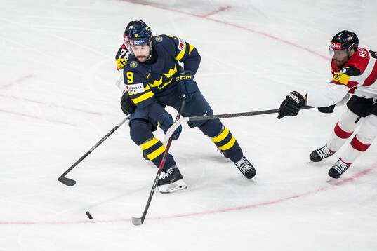 Filip Forsberg of Sweden and Thomas Raffl of Austria
