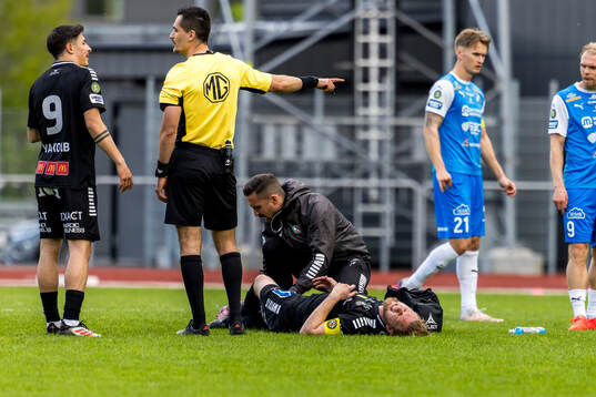 Örebros Karl Holmberg har ont