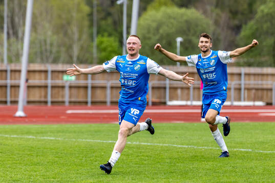 Oddevolds Adam Engelbrektsson har gjort 2-1 och jublar