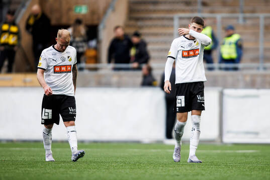 Häckens Mikkel Rygaard Jensen och Nikola Zecevic deppar