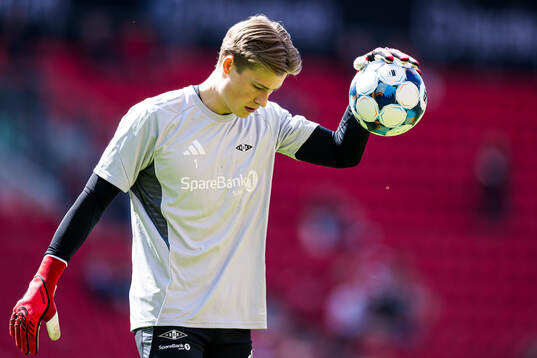 Sander Tangvik of Rosenborg warms up