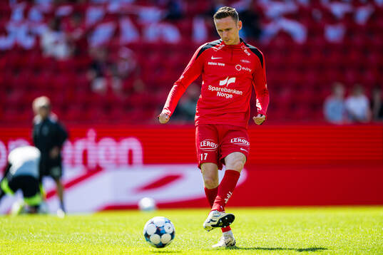 Joachim Soltvedt of Brann warms up