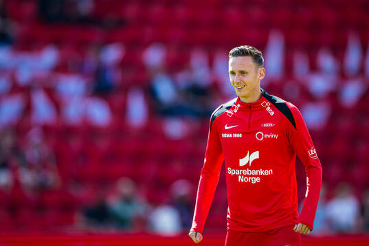 Joachim Soltvedt of Brann warms up