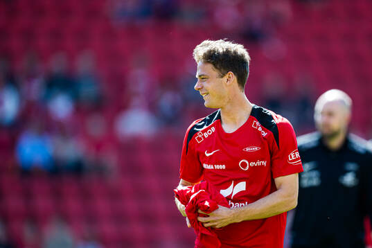 Felix Horn Myhre of Brann warms up
