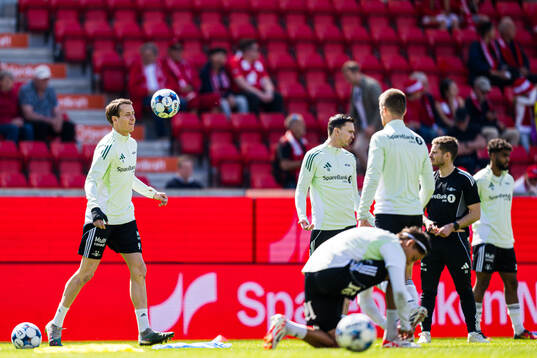 Ole Sæter of Rosenborg warms up