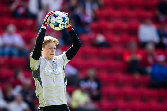 Sander Tangvik of Rosenborg warms up