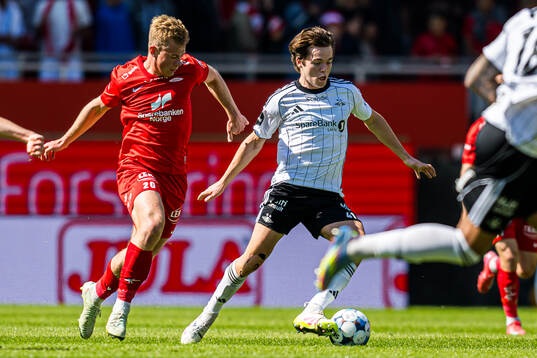 Aune Heggebø of Brann and Sverre Halseth Nypan of Rosenborg