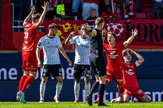 Bläddra bland fler bilder av Football, Eliteserien, Brann - Rosenborg
