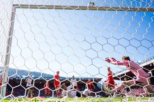 Jonas Tviberg Torsvik of Brann missing a chance to score